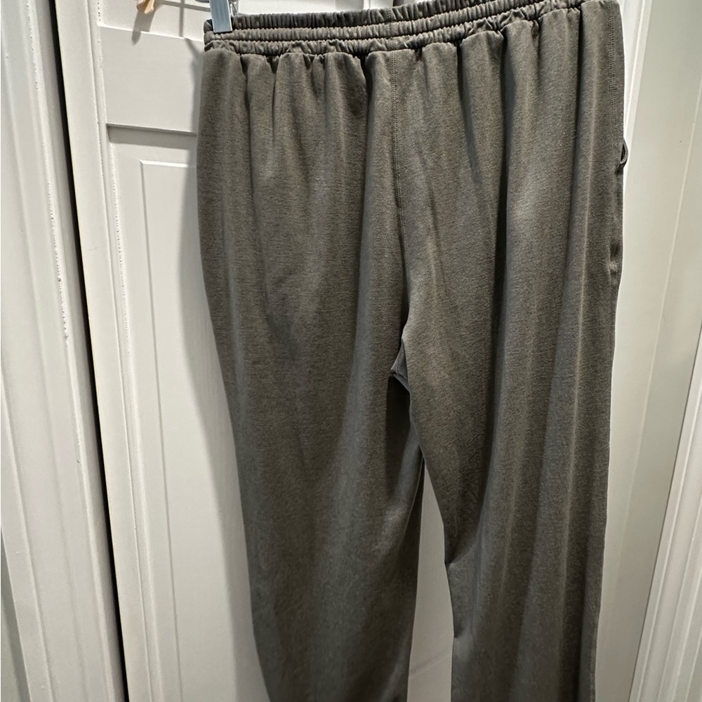 Women’s Vuori Boyfriend Joggers. Laurel Heather. Size small